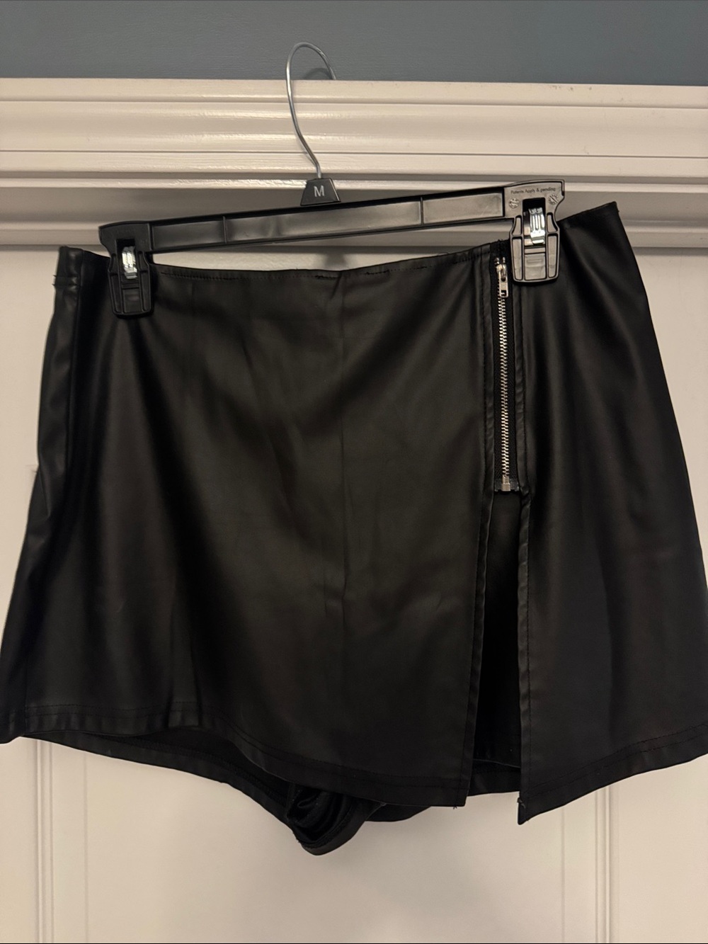 Source Unknown Black Faux Leather Mini Skort with Zipper Accent
